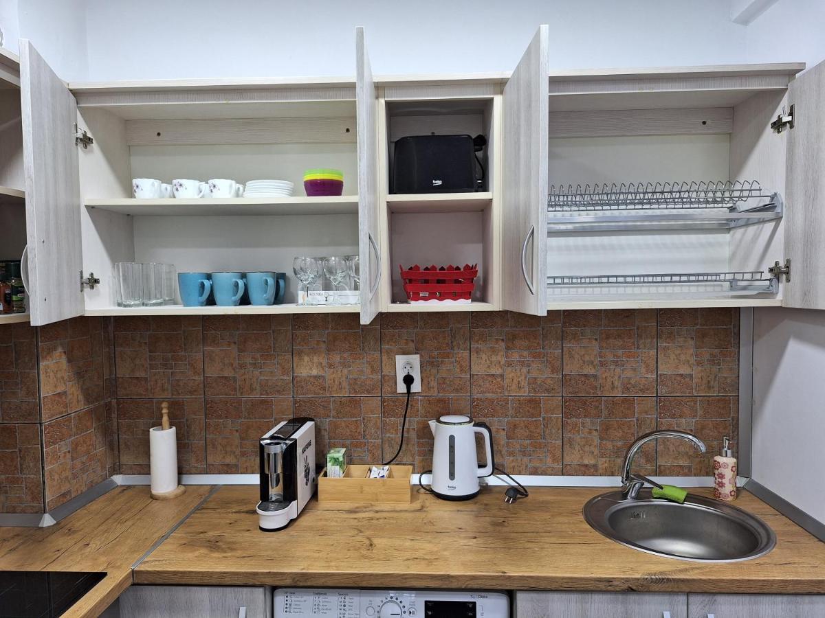 Black Eagle Central Unirii Square, 2 King Size Bedrooms, Free Private Parking 오라데아 외부 사진